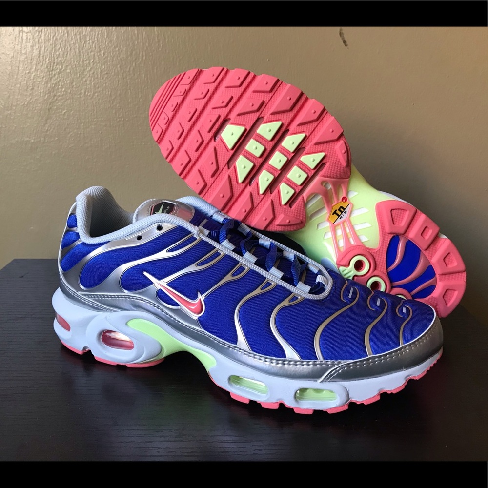 Nike women’s air max plus